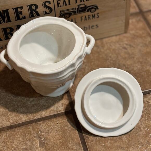 Elegant White Ceramic Sugar Bowl - Picture 2 of 4